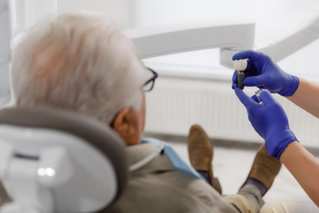 implantes dentales en pacientes con poco hueso